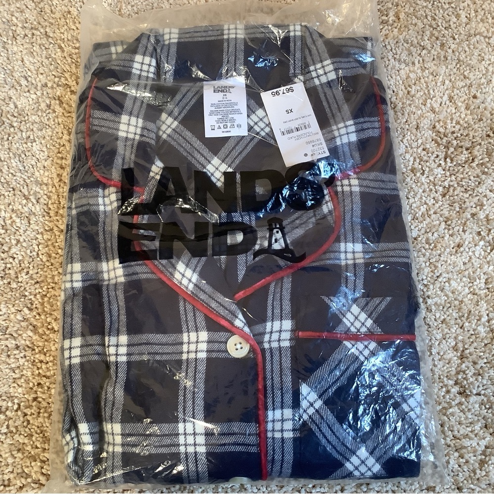 NWT Lands' End Navy Plaid Robe with Red Trim, NIP